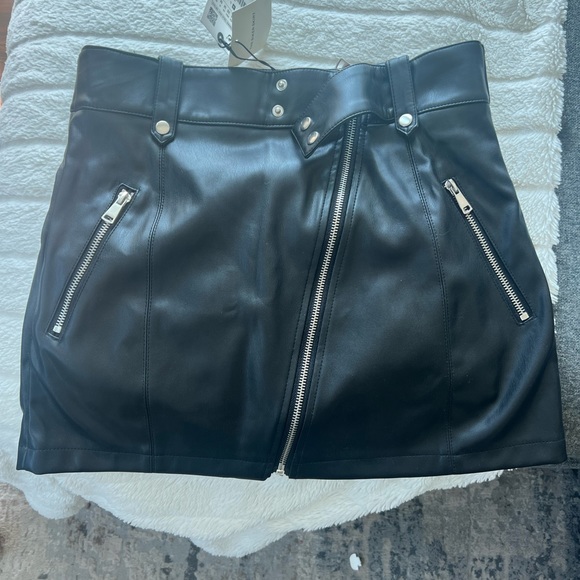 Brand new leather skirt from Zara - Picture 1 of 2